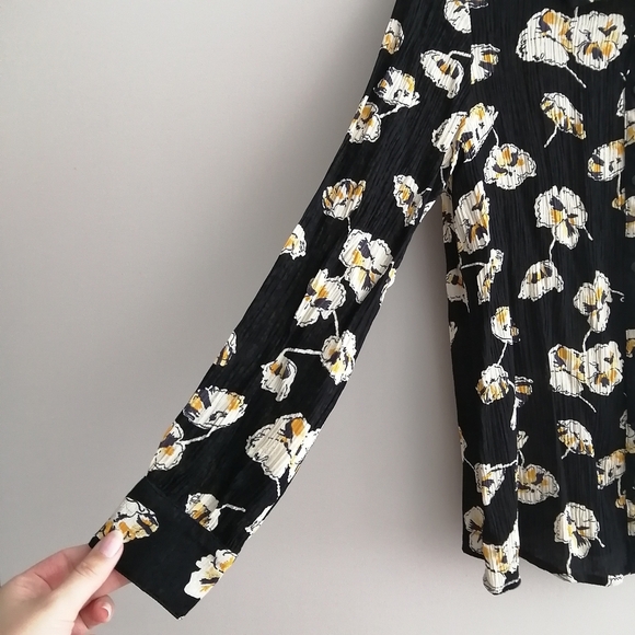 Ba&Sh Una Plisse Pleated Floral Button Up Black w Cream Yellow Flowers XS - Picture 3 of 16